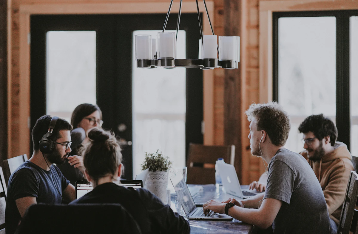 Equipo de Synergie ETT Madrid Centro gestionando ofertas de empleo